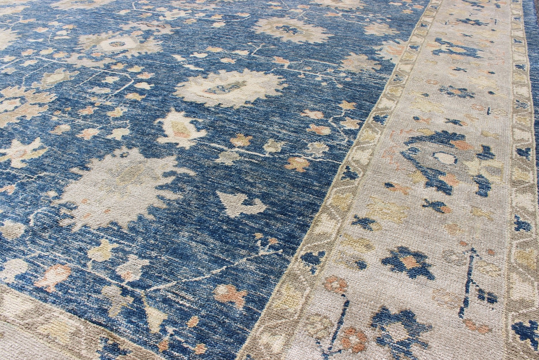 Turkish Oushak Rug in Blue Background, Neutral Colors and All - Over Design kwarugs Turkish Oushak rug in blue background with neutral color palette and all - over flower design, rug en - 165651, country of origin / type: Turkey / Oushak This t... - Keivan Woven ArtsEN - 165651 - 9050Rug