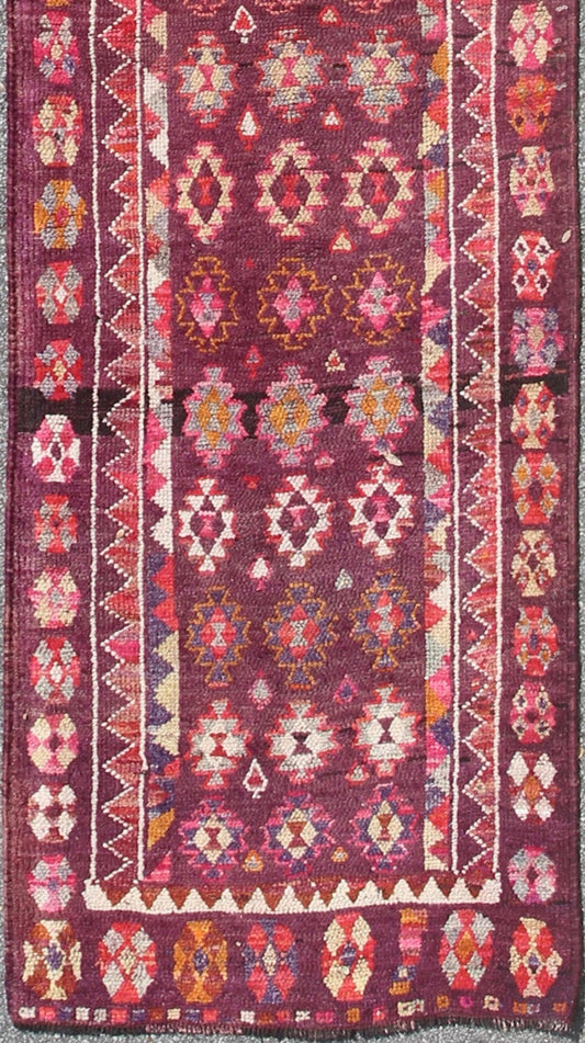 Colorful vintage Turkish Long Oushak runner with geometric design in Purple & Plum background , rug en - 165655, country of origin / type: Turkey / Oushak, circa 1950 This vintage Oushak runner (circa mid - 20th century) features a unique blend of c... - Keivan Woven ArtsEN - 165655 - 9056Rug