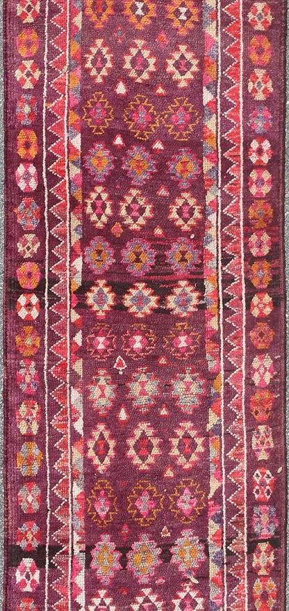 Colorful vintage Turkish Long Oushak runner with geometric design in Purple & Plum background , rug en - 165655, country of origin / type: Turkey / Oushak, circa 1950 This vintage Oushak runner (circa mid - 20th century) features a unique blend of c... - Keivan Woven ArtsEN - 165655 - 9056Rug