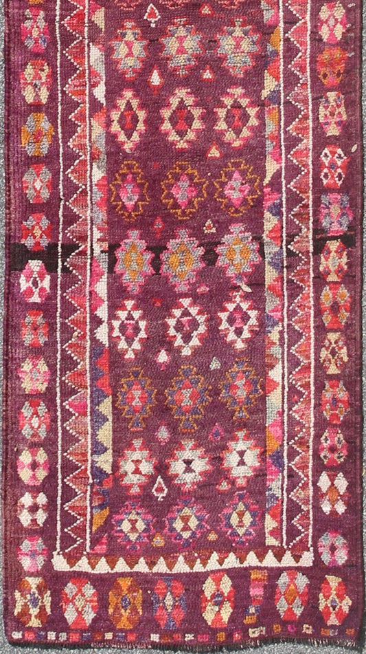 Colorful vintage Turkish Long Oushak runner with geometric design in Purple & Plum background , rug en - 165655, country of origin / type: Turkey / Oushak, circa 1950 This vintage Oushak runner (circa mid - 20th century) features a unique blend of c... - Keivan Woven ArtsEN - 165655 - 9056