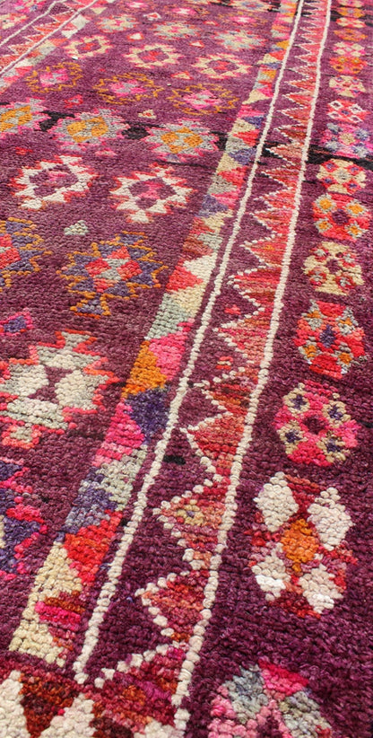 Colorful vintage Turkish Long Oushak runner with geometric design in Purple & Plum background , rug en - 165655, country of origin / type: Turkey / Oushak, circa 1950 This vintage Oushak runner (circa mid - 20th century) features a unique blend of c... - Keivan Woven ArtsEN - 165655 - 9056Rug