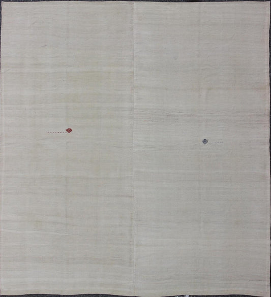 Square - Sized Mid - Century Turkish Kilim Rug with Subtle Variegated Cream Design Variegated Gray Subtle Design Square - Sized Vintage Kilim Rug from Turkey, rug en - 165669, country of origin / type: Turkey / Kilim, circa 1950 Featuring a subt... - Keivan Woven ArtsEN - 165669 - 9462Rug