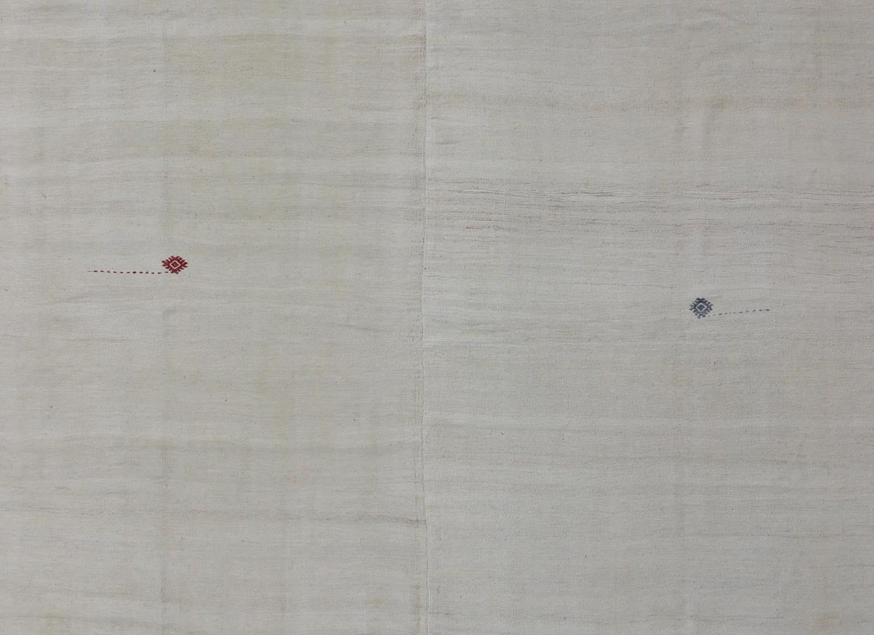 Square - Sized Mid - Century Turkish Kilim Rug with Subtle Variegated Cream Design Variegated Gray Subtle Design Square - Sized Vintage Kilim Rug from Turkey, rug en - 165669, country of origin / type: Turkey / Kilim, circa 1950 Featuring a subt... - Keivan Woven ArtsEN - 165669 - 9462Rug