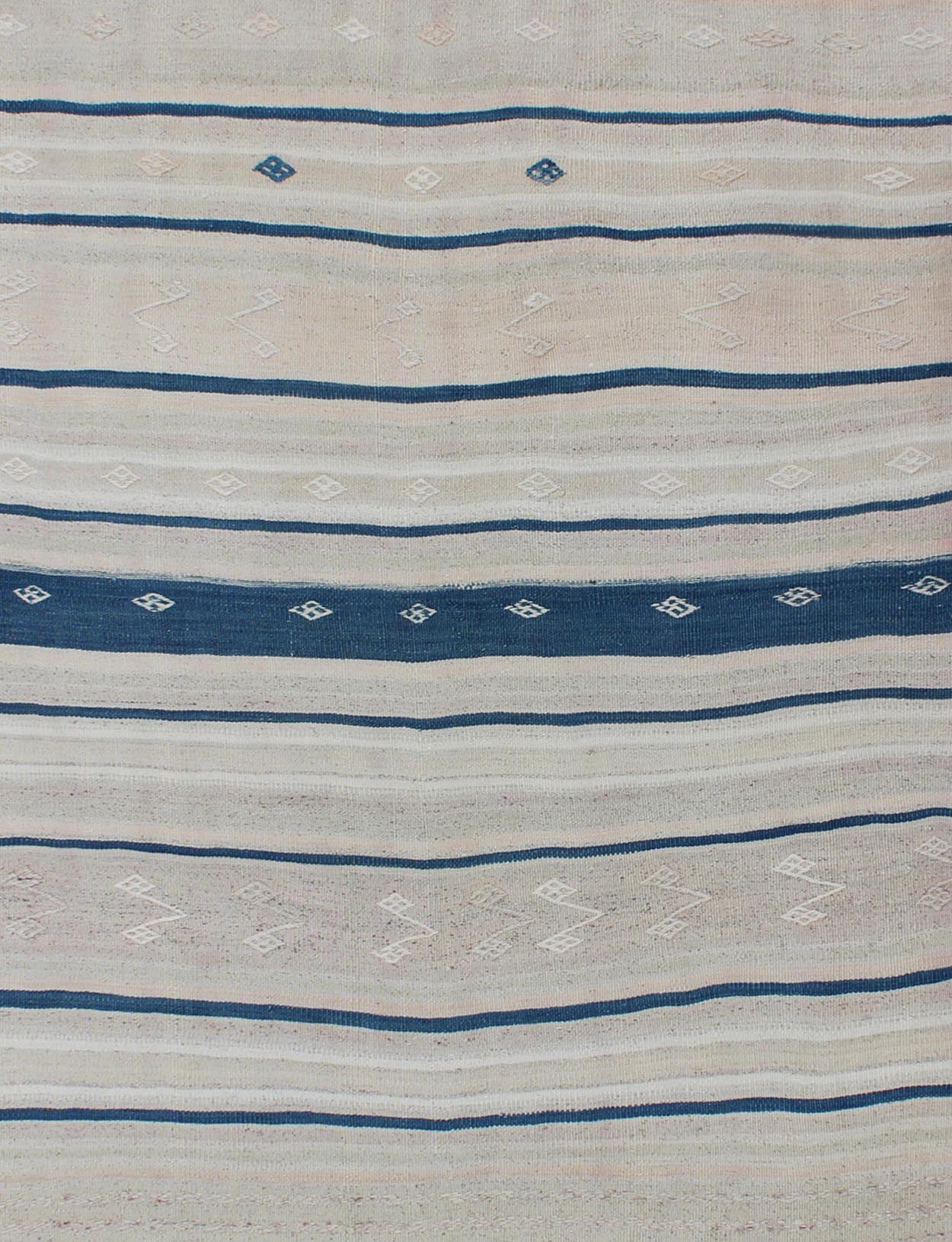 Keivan Woven Arts - Vintage Flat - Weave Kilim with navy Blue, Light Green & Taupe in Striped Design Vintage Flat - woven Kilim blue, rug EN - 165688, country of origin / type: Turkey / Kilim, circa 1950 This Turkish Kilim flat - woven is perfectly s... - Keivan Woven ArtsEN - 165688 - 9472Rug