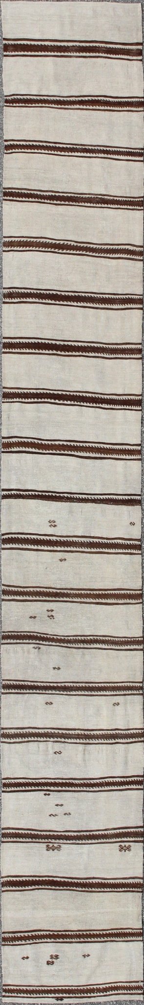 Ivory and brown flat - weave Kilim Runner vintage from Turkey with horizontal stripe design, Keivan Woven Arts / rug en - 165693, country of origin / type: Turkey / Kilim, circa 1940. Featuring a striking stripe design, this unique 1940s Kilim runne... - Keivan Woven ArtsEN - 165693 - 9076Rug
