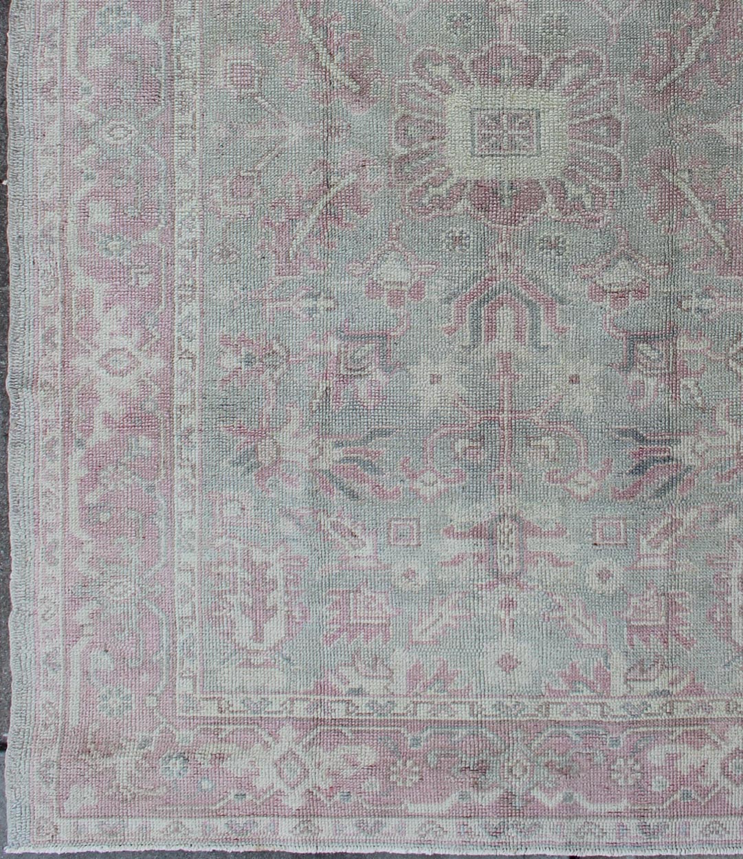 Medallion Design Turkish Antique Oushak Rug in Light Tones of Pink, Blush, Nude, L.Green, rug en - 165872, country of origin / type: Turkey / Oushak, circa 1930 This vintage Turkish Oushak carpet (circa mid - 20th century) features a central medalli... - Keivan Woven ArtsEN - 165872 - 10173Rug