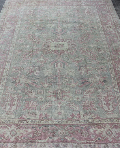 Medallion Design Turkish Antique Oushak Rug in Light Tones of Pink, Blush, Nude, L.Green, rug en - 165872, country of origin / type: Turkey / Oushak, circa 1930 This vintage Turkish Oushak carpet (circa mid - 20th century) features a central medalli... - Keivan Woven ArtsEN - 165872 - 10173Rug