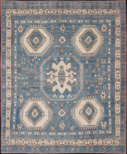 Oushak vintage rug from Turkey with Geometric hooked medallion in blue and cream tones. Keivan Woven Arts / rug EN - 165873, country of origin / type: Turkey / Oushak, circa 1930. Measures: 13' x 15'. This striking vintage Turkish Oushak rug bears ... - Keivan Woven ArtsEN - 165873 - 10616Rug