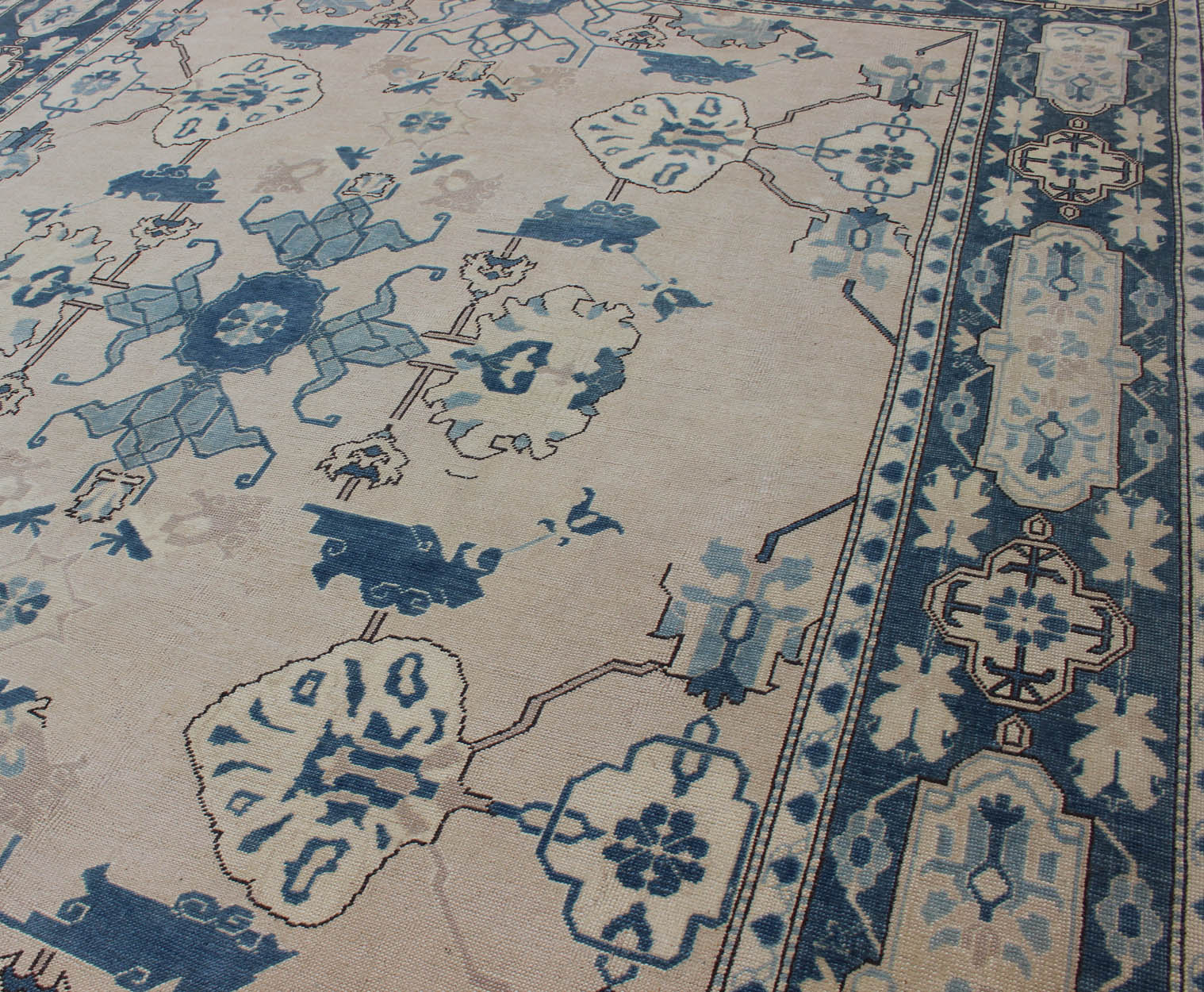 Oushak Rug from Mid - 20th Century Turkey with Blue and Cream Tribal Design Vintage Turkish Oushak in Cream and Blue, rug en - 165875, country of origin / type: Turkey / Oushak, circa 1940 This tribal design Oushak carpet features an array of... - Keivan Woven ArtsEN - 165875 - 11249Rug