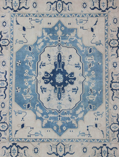 Oushak Rug with Dark and Light Blue Medallion Design Vintage Oushak from Turkey with Creamy Ivory and Blue Design, rug en - 165880, country of origin / type: Turkey / Oushak, circa 1940 This vintage Oushak carpet features a simple navy blue... - Keivan Woven ArtsEN - 165880 - 11253Rug