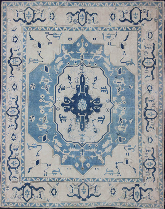 Oushak Rug with Dark and Light Blue Medallion Design Vintage Oushak from Turkey with Creamy Ivory and Blue Design, rug en - 165880, country of origin / type: Turkey / Oushak, circa 1940 This vintage Oushak carpet features a simple navy blue... - Keivan Woven ArtsEN - 165880 - 11253Rug