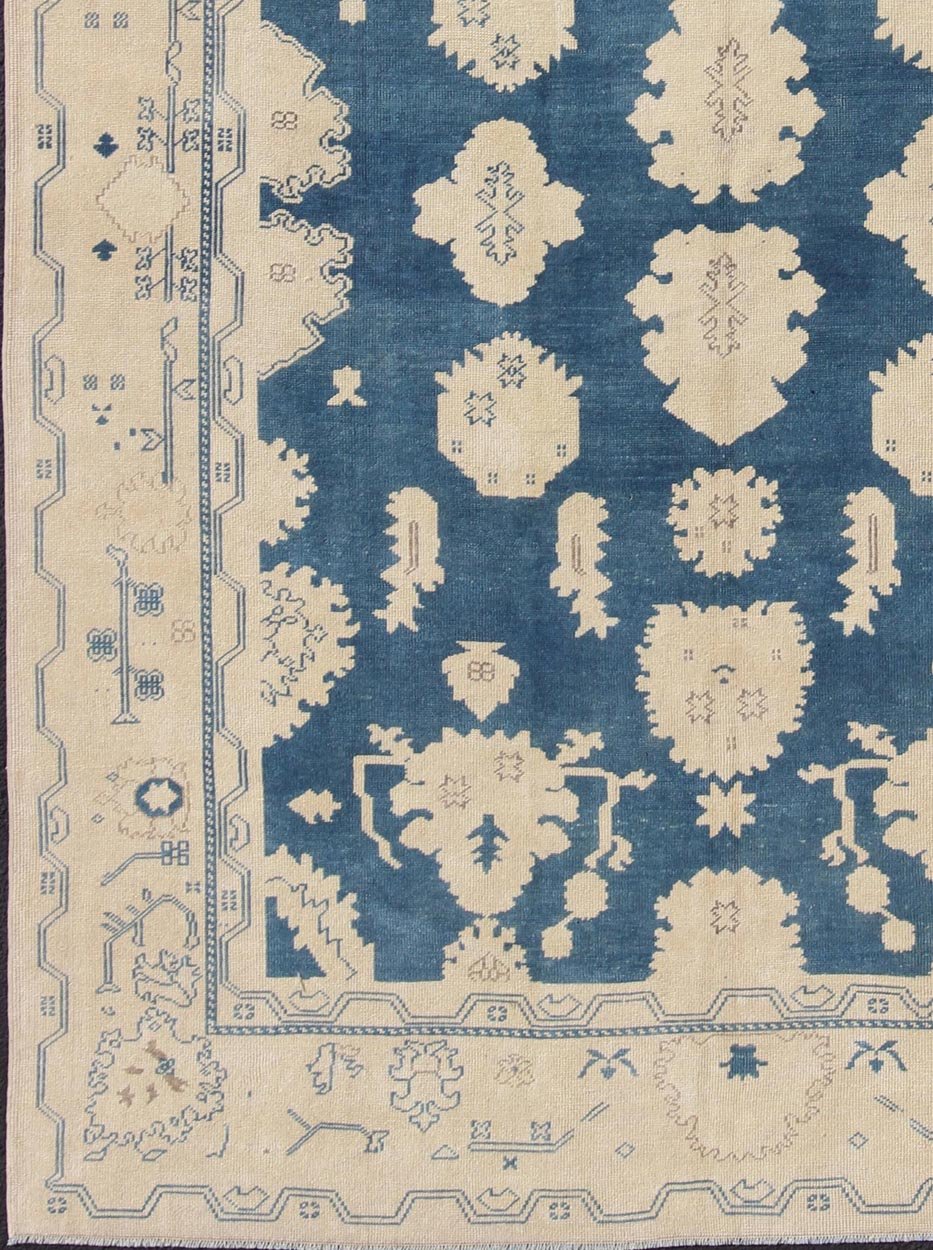 Vintage Turkish Oushak Rug with All - Over Design in Royal Blue and Ivory kwarugs Nude and Royal blue Oushak rug vintage from Turkey with all - over design of etched motifs, rug en - 165934, country of origin / type: Turkey / Oushak, circa 1940. ... - Keivan Woven ArtsEN - 165934 - 10622Rug