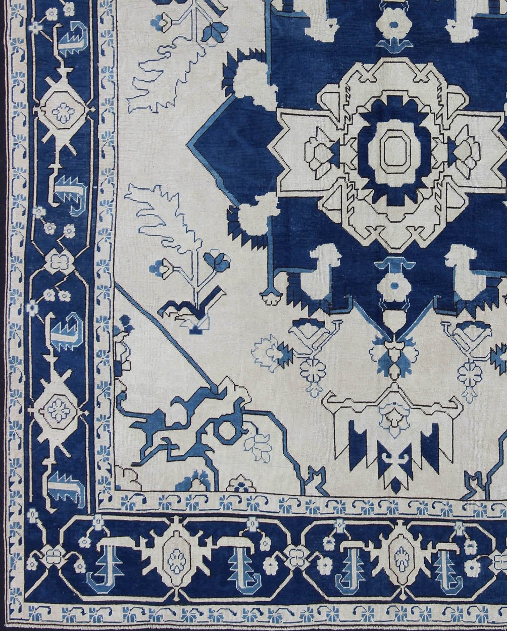 Navy Blue Oushak Rug with Traditional Medallion Design Vintage Oushak with Botanical Medallion Design in Blue and Ivory, rug en - 165935, country of origin / type: Turkey / Oushak, circa 1940 This vintage Oushak carpet from mid - 20th century... - Keivan Woven ArtsEN - 165935 - 11257Rug