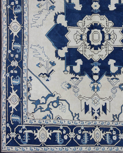 Navy Blue Oushak Rug with Traditional Medallion Design Vintage Oushak with Botanical Medallion Design in Blue and Ivory, rug en - 165935, country of origin / type: Turkey / Oushak, circa 1940 This vintage Oushak carpet from mid - 20th century... - Keivan Woven ArtsEN - 165935 - 11257Rug