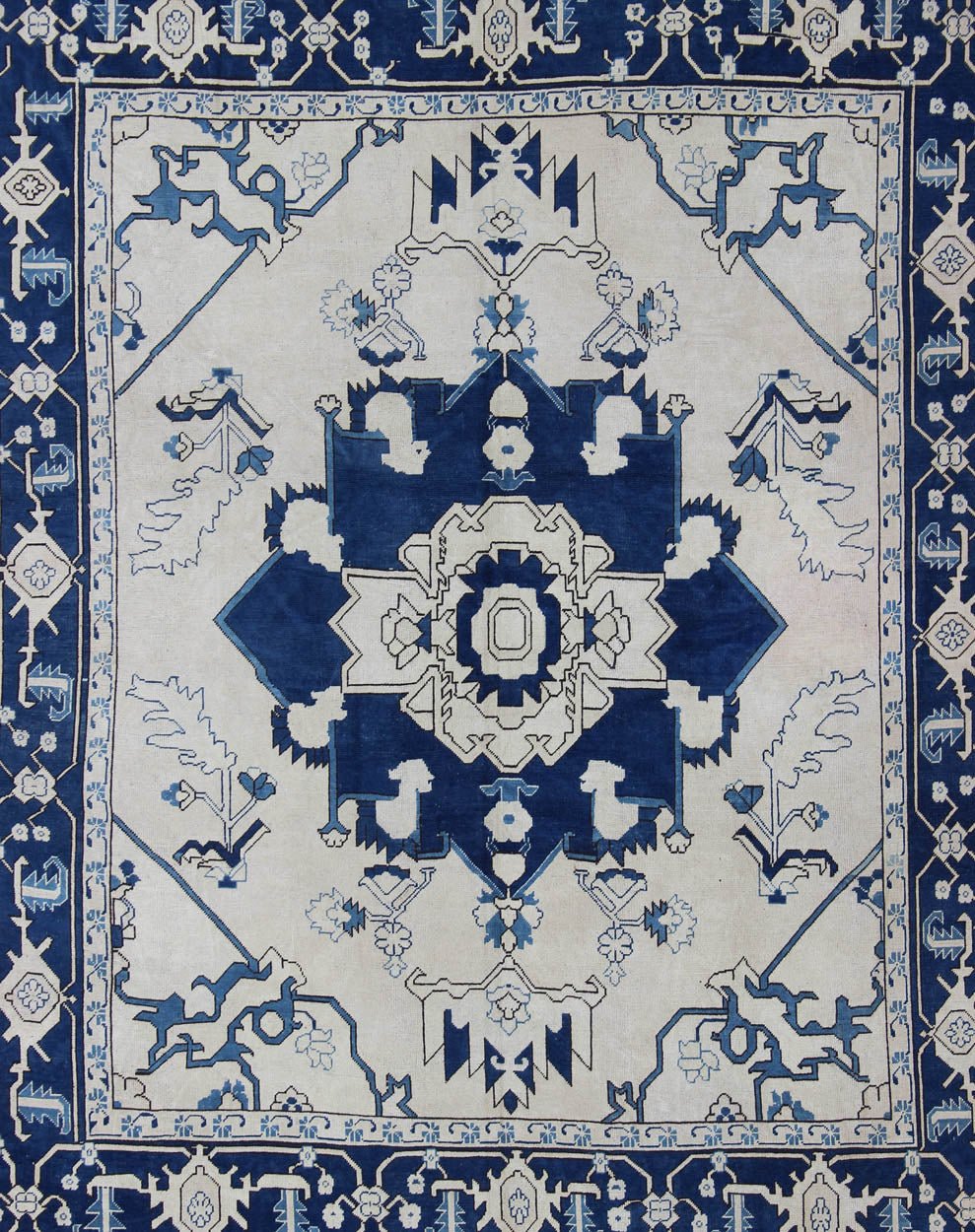 Navy Blue Oushak Rug with Traditional Medallion Design Vintage Oushak with Botanical Medallion Design in Blue and Ivory, rug en - 165935, country of origin / type: Turkey / Oushak, circa 1940 This vintage Oushak carpet from mid - 20th century... - Keivan Woven ArtsEN - 165935 - 11257Rug