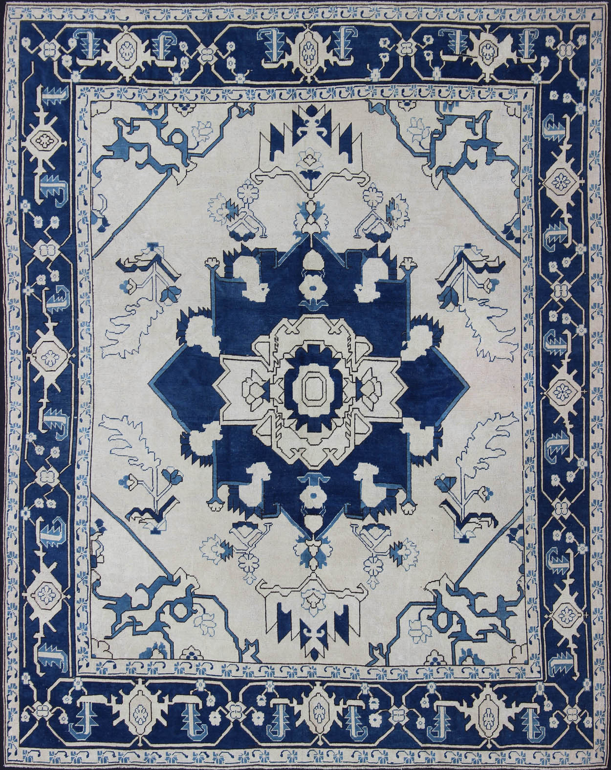 Navy Blue Oushak Rug with Traditional Medallion Design Vintage Oushak with Botanical Medallion Design in Blue and Ivory, rug en - 165935, country of origin / type: Turkey / Oushak, circa 1940 This vintage Oushak carpet from mid - 20th century... - Keivan Woven ArtsEN - 165935 - 11257Rug