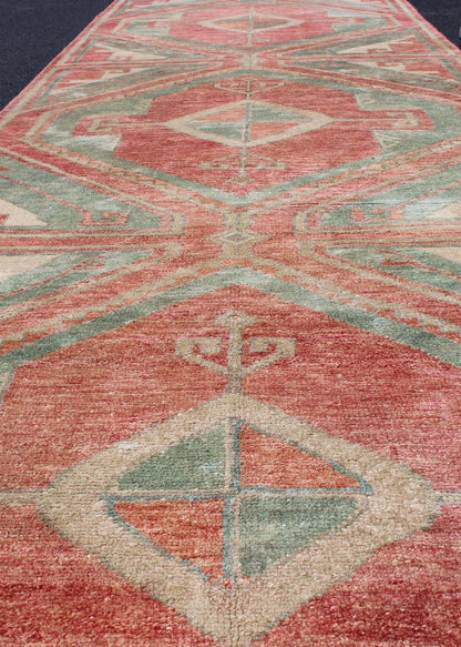 Vintage Hand Knotted Oushak Runner in Aqua and Soft, Rosy Red Two - toned Turkish runner with Diamond design, rug en - 165990, Keivan Woven Arts / country of origin / type: Turkey / Oushak, circa 1940. This colorful Oushak runner consists of ... - Keivan Woven ArtsEN - 165990 - 11361Rug