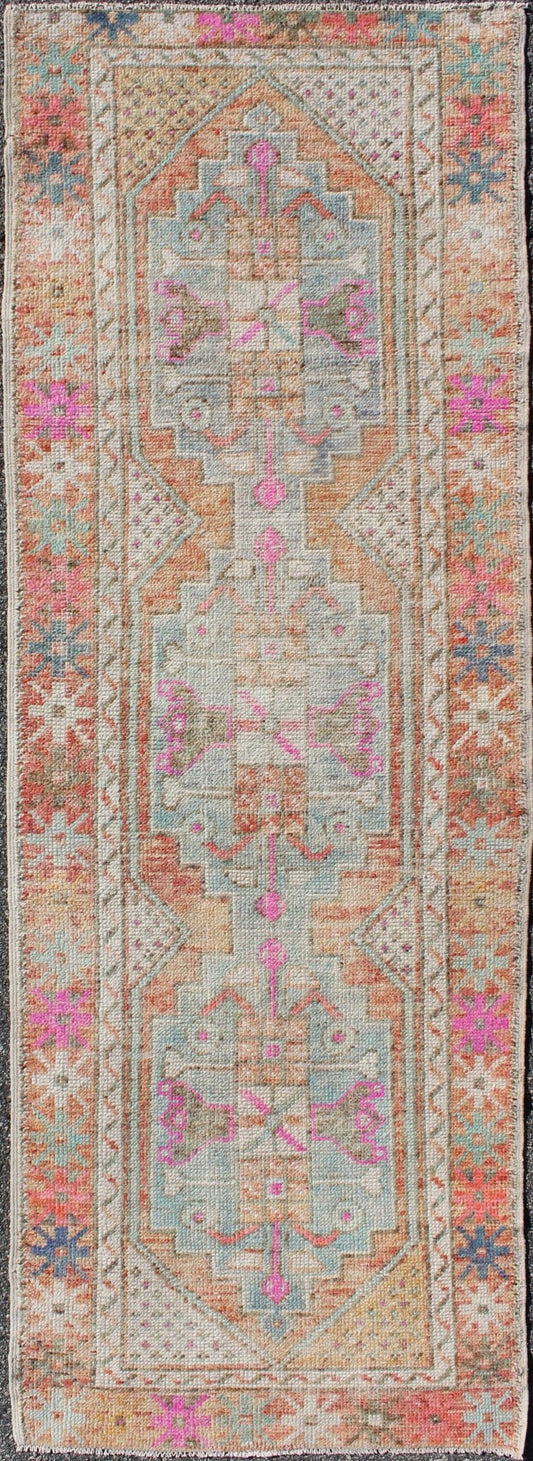 Vintage Turkish Oushak Geometric Runner With in Light Orange and Multi Colors Oushak Vintage Rug from Turkey with Multi - Colored Medallion Design, rug en - 165996, country of origin / type: Turkey / Oushak, circa 1930 This vintage Turkish Ou... - Keivan Woven ArtsEN - 165996 - 9520Rug