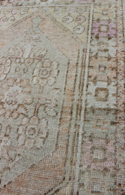 Muted Colored Turkish Keivan Woven Arts Oushak Rug Is Subdued Medallion Design vintage Turkish Oushak rug with an understated medallion with flowers and geometric motifs, Keivan Woven Arts / rug EN - 176024, country of origin / type: Turkey / Oush... - Keivan Woven ArtsEN - 176024 - 10229Rug