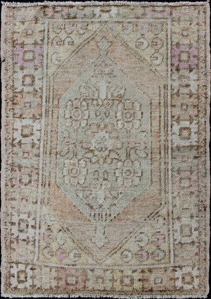 Muted Colored Turkish Keivan Woven Arts Oushak Rug Is Subdued Medallion Design vintage Turkish Oushak rug with an understated medallion with flowers and geometric motifs, Keivan Woven Arts / rug EN - 176024, country of origin / type: Turkey / Oush... - Keivan Woven ArtsEN - 176024 - 10229Rug