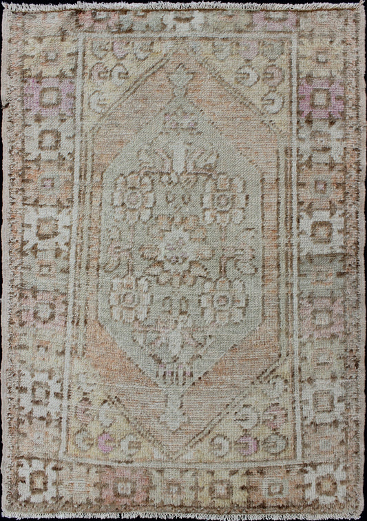 Muted Colored Turkish Keivan Woven Arts Oushak Rug Is Subdued Medallion Design vintage Turkish Oushak rug with an understated medallion with flowers and geometric motifs, Keivan Woven Arts / rug EN - 176024, country of origin / type: Turkey / Oush... - Keivan Woven ArtsEN - 176024 - 10229Rug