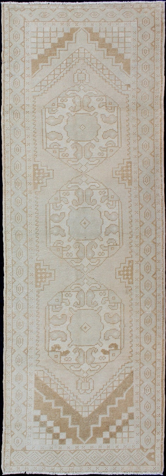 Subdued Vintage Turkish Oushak Runner with Medallions Lightly toned vintage Turkish Runner with Oushak design, Keivan Woven Arts / rug EN - 176032, country of origin / type: Turkey / Oushak, circa 1940. This vintage Turkish Oushak runner fe... - Keivan Woven ArtsEN - 176032 - 10233