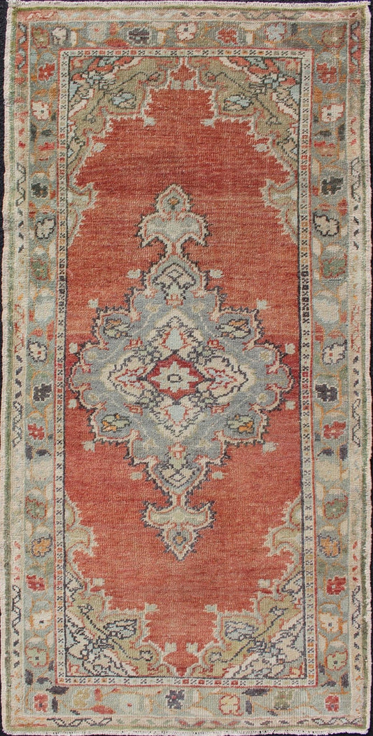 Faded Red and Taupe Vintage Turkish Oushak Rug With Layered Medallion Design Layered floral medallion design in muted Orange red and taupe/ green Oushak vintage rug from Turkey, colorful and muted Oushak, Keivan Woven Arts/ rug EN - 176048, count... - Keivan Woven ArtsEN - 176048 - 10968Rug