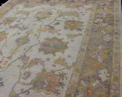 Turkish Oushak Reproduction Rug with Muted Color Palette and All - Over Flower Design Turkish Oushak rug with array of light and medium tone colors and design, Keivan Woven Arts / rug EN - 176126, country of origin / type: Turkey / Oushak Thi... - Keivan Woven ArtsEN - 176126 - 12613Rug