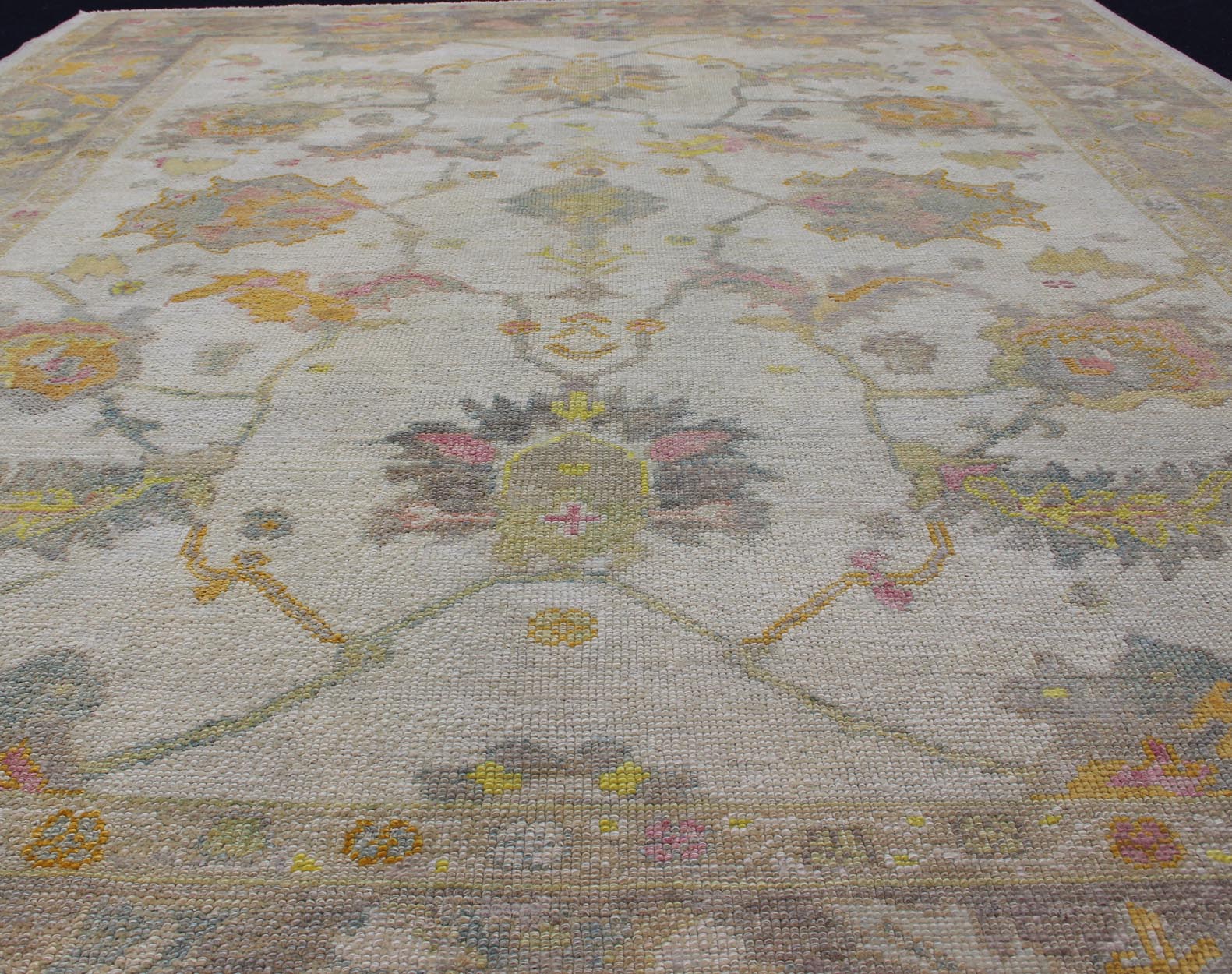 Turkish Oushak Reproduction Rug with Muted Color Palette and All - Over Flower Design Turkish Oushak rug with array of light and medium tone colors and design, Keivan Woven Arts / rug EN - 176126, country of origin / type: Turkey / Oushak Thi... - Keivan Woven ArtsEN - 176126 - 12613Rug