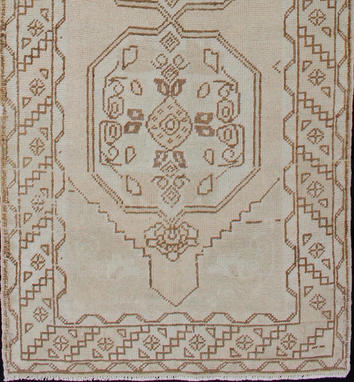 Vintage Turkish Oushak Runner with Stylized Three Medallion Design Turkish Oushak Vintage Carpet, rug en - 176166, country of origin / type: Turkey / Oushak, circa 1950 This Oushak rug from Turkey features a tri - medallion design flanked by ... - Keivan Woven ArtsEN - 176166 - 10638Rug