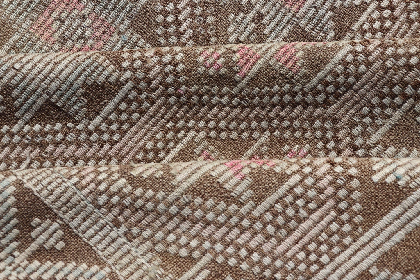 Measures: 5'2 x 9'3 Vintage Turkish Embroidered Kilim with All - Over Star Design on A Taupe Ground. Keivan Woven Arts / rug EN - 176232, country of origin / type: Turkey / Kilim, circa 1950 This vintage Kilim displays an array of designs, including... - Keivan Woven ArtsEN - 176232 - 21907Rug
