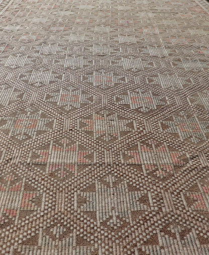 Measures: 5'2 x 9'3 Vintage Turkish Embroidered Kilim with All - Over Star Design on A Taupe Ground. Keivan Woven Arts / rug EN - 176232, country of origin / type: Turkey / Kilim, circa 1950 This vintage Kilim displays an array of designs, including... - Keivan Woven ArtsEN - 176232 - 21907Rug
