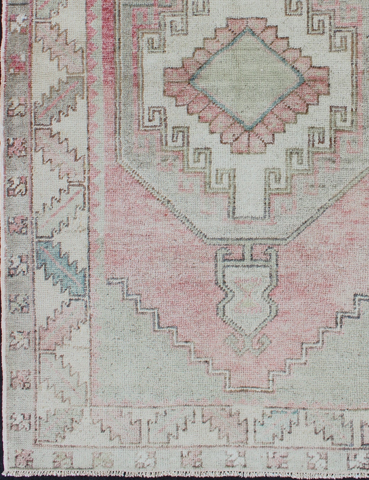 Elegant Oushak Rug From Turkey with Tribal Medallion Design in Light Colors Pink, light green, and ivory vintage rug with flower medallion pattern, Keivan Woven Arts / rug/EN - 176255, country of origin / type: Turkey / Oushak, circa 1940 This ... - Keivan Woven ArtsEN - 176255 - 10253Rug
