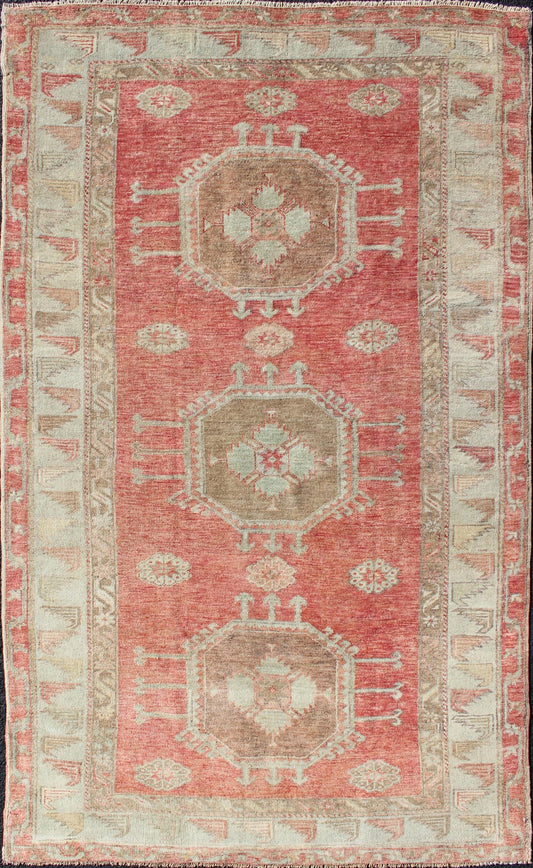 Vintage Turkish Oushak Rug with Geoemetric Medallions Turkish Oushak Vintage Carpet with Geometric Medallion Design, rug en - 176258, country of origin / type: Turkey / Oushak, circa 1940 This Oushak rug from Turkey features a multi - medalli... - Keivan Woven ArtsEN - 176258 - 10646