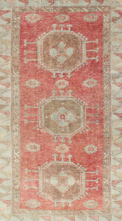 Vintage Turkish Oushak Rug with Geoemetric Medallions Turkish Oushak Vintage Carpet with Geometric Medallion Design, rug en - 176258, country of origin / type: Turkey / Oushak, circa 1940 This Oushak rug from Turkey features a multi - medalli... - Keivan Woven ArtsEN - 176258 - 10646Rug