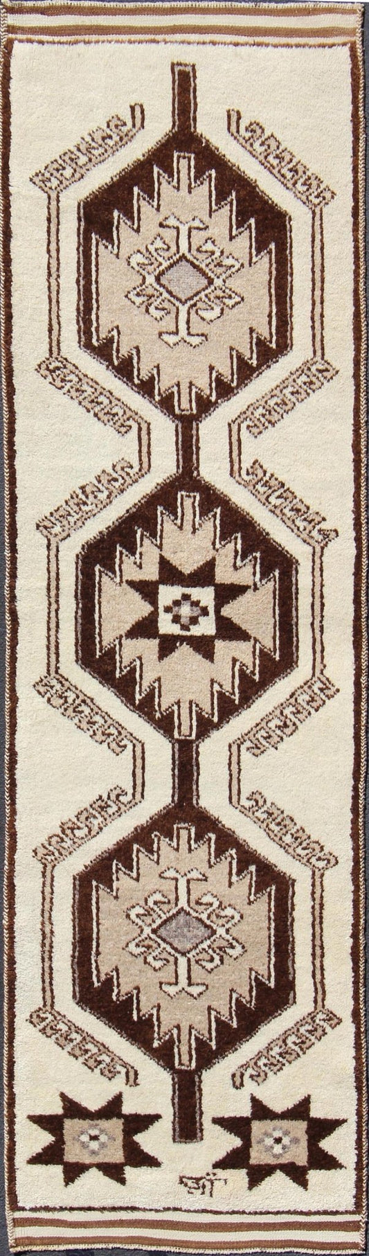 Vintage Turkish Tulu Gallery Rug with Tribal Medallions in Shades of Brown Turkish Tulu Vintage Runner with Vertical Tribal Medallion Design, rug en - 176266, country of origin / type: Turkey / Tulu, circa 1960 This unique Turkish Tulu runn... - Keivan Woven ArtsEN - 176266 - 10820