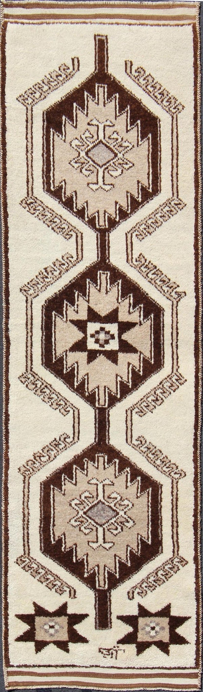 Vintage Turkish Tulu Gallery Rug with Tribal Medallions in Shades of Brown Turkish Tulu Vintage Runner with Vertical Tribal Medallion Design, rug en - 176266, country of origin / type: Turkey / Tulu, circa 1960 This unique Turkish Tulu runn... - Keivan Woven ArtsEN - 176266 - 10820Rug