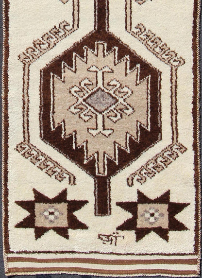 Vintage Turkish Tulu Gallery Rug with Tribal Medallions in Shades of Brown Turkish Tulu Vintage Runner with Vertical Tribal Medallion Design, rug en - 176266, country of origin / type: Turkey / Tulu, circa 1960 This unique Turkish Tulu runn... - Keivan Woven ArtsEN - 176266 - 10820Rug