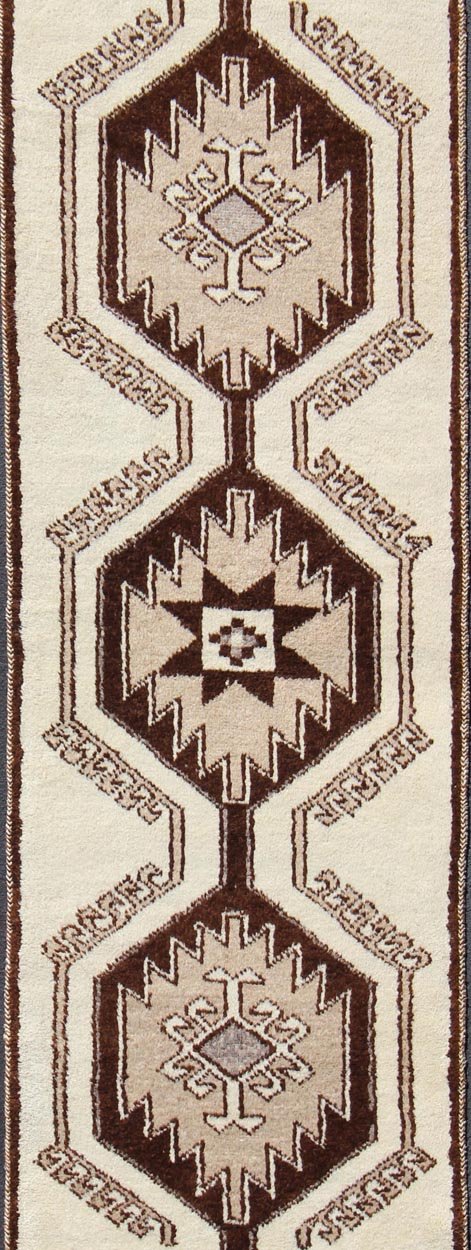 Vintage Turkish Tulu Gallery Rug with Tribal Medallions in Shades of Brown Turkish Tulu Vintage Runner with Vertical Tribal Medallion Design, rug en - 176266, country of origin / type: Turkey / Tulu, circa 1960 This unique Turkish Tulu runn... - Keivan Woven ArtsEN - 176266 - 10820Rug