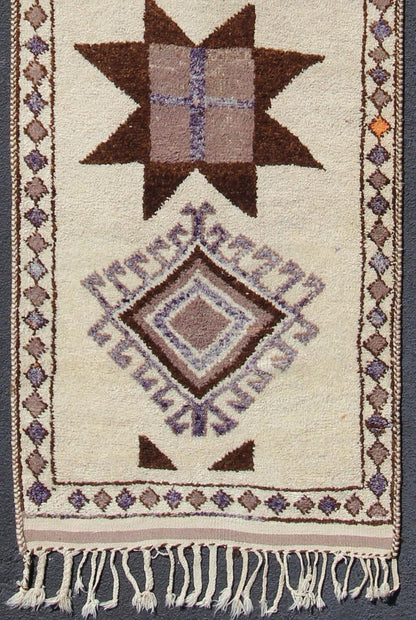 Brown and cream tribal design Turkish Tulu runner vintage, rug en - 176267, country of origin / type: Turkey / Tulu, circa 1960 This unique Turkish Tulu runner features a vertical arrangement of graphic, brown, geometric tribal designs set atop a ... - Keivan Woven ArtsEN - 176267 - 10824Rug