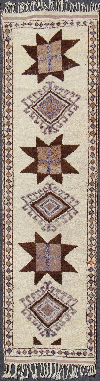 Brown and cream tribal design Turkish Tulu runner vintage, rug en - 176267, country of origin / type: Turkey / Tulu, circa 1960 This unique Turkish Tulu runner features a vertical arrangement of graphic, brown, geometric tribal designs set atop a ... - Keivan Woven ArtsEN - 176267 - 10824Rug
