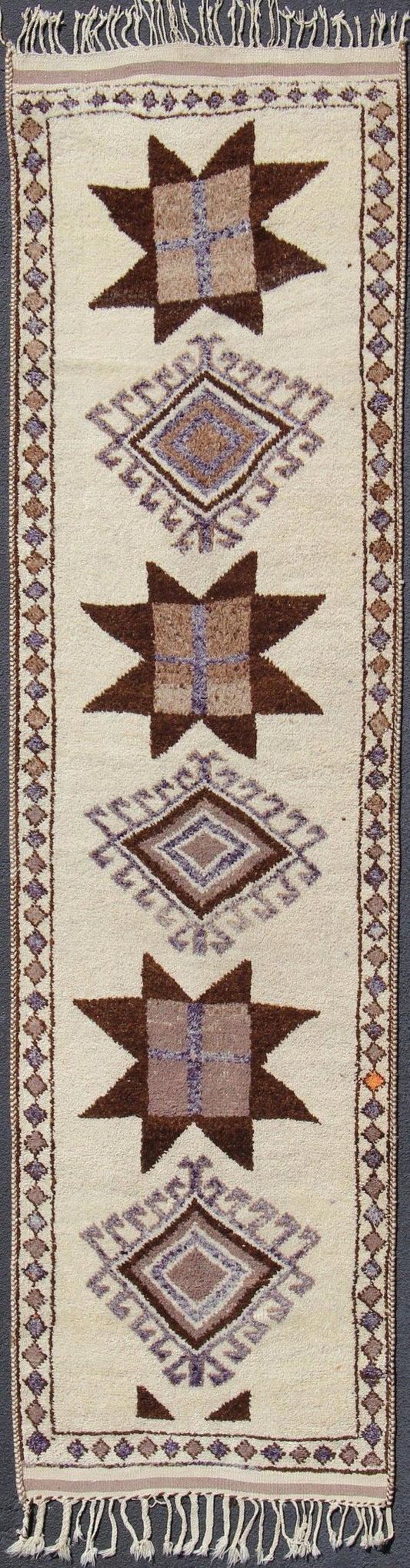 Brown and cream tribal design Turkish Tulu runner vintage, rug en - 176267, country of origin / type: Turkey / Tulu, circa 1960 This unique Turkish Tulu runner features a vertical arrangement of graphic, brown, geometric tribal designs set atop a ... - Keivan Woven ArtsEN - 176267 - 10824Rug