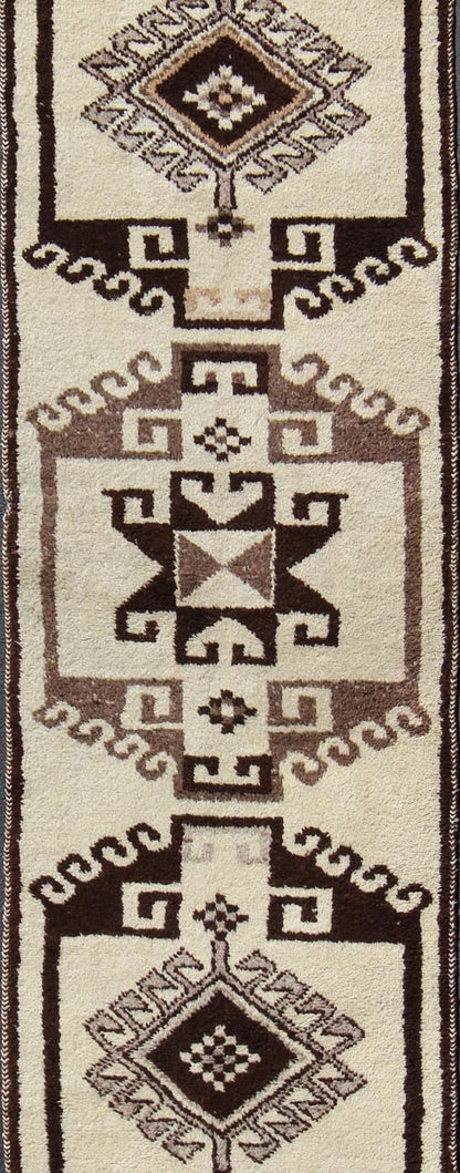 Turkish Tulu vintage runner in dark brown tones with tribal medallion design, rug en - 176280, country of origin / type: Turkey / Tulu, circa 1960 This unique Turkish Tulu runner features a bold vertical design of tribal motifs set atop a cream - co... - Keivan Woven ArtsEN - 176280 - 10832Rug