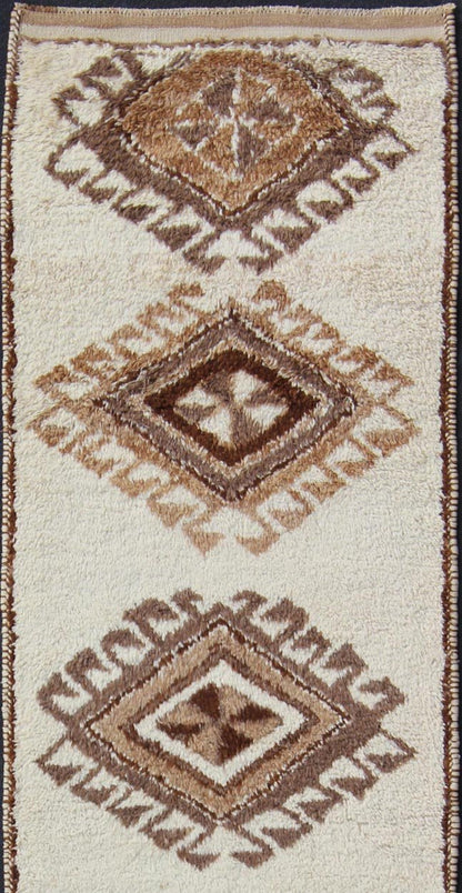 Vintage Turkish Tulu Gallery Rug with Tribal Diamond Design in Cream and Brown. Turkish Tulu vintage runner in Earth tones, light and dark brown and cream colors, with tribal Moroccan design, rug en - 176286, country of origin / type: Turkey / Tu... - Keivan Woven ArtsEN - 176286 - 10994Rug
