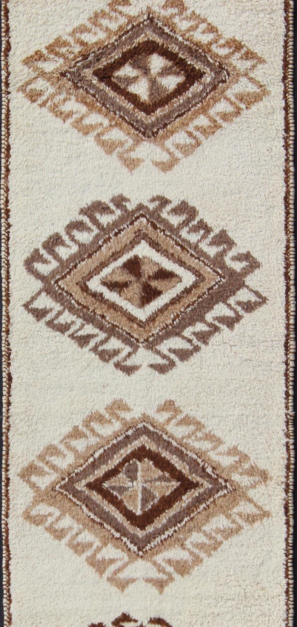 Vintage Turkish Tulu Gallery Rug with Tribal Diamond Design in Cream and Brown. Turkish Tulu vintage runner in Earth tones, light and dark brown and cream colors, with tribal Moroccan design, rug en - 176286, country of origin / type: Turkey / Tu... - Keivan Woven ArtsEN - 176286 - 10994Rug