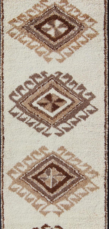 Vintage Turkish Tulu Gallery Rug with Tribal Diamond Design in Cream and Brown. Turkish Tulu vintage runner in Earth tones, light and dark brown and cream colors, with tribal Moroccan design, rug en - 176286, country of origin / type: Turkey / Tu... - Keivan Woven ArtsEN - 176286 - 10994Rug