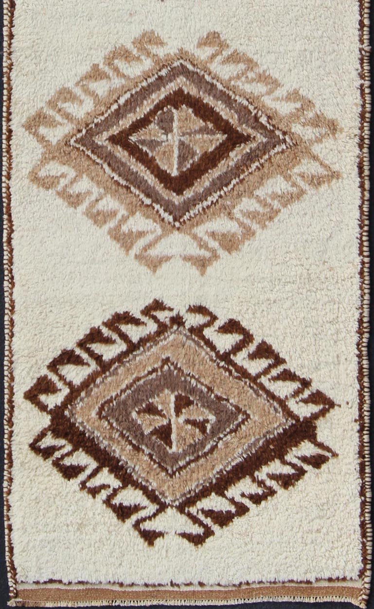 Vintage Turkish Tulu Gallery Rug with Tribal Diamond Design in Cream and Brown. Turkish Tulu vintage runner in Earth tones, light and dark brown and cream colors, with tribal Moroccan design, rug en - 176286, country of origin / type: Turkey / Tu... - Keivan Woven ArtsEN - 176286 - 10994Rug