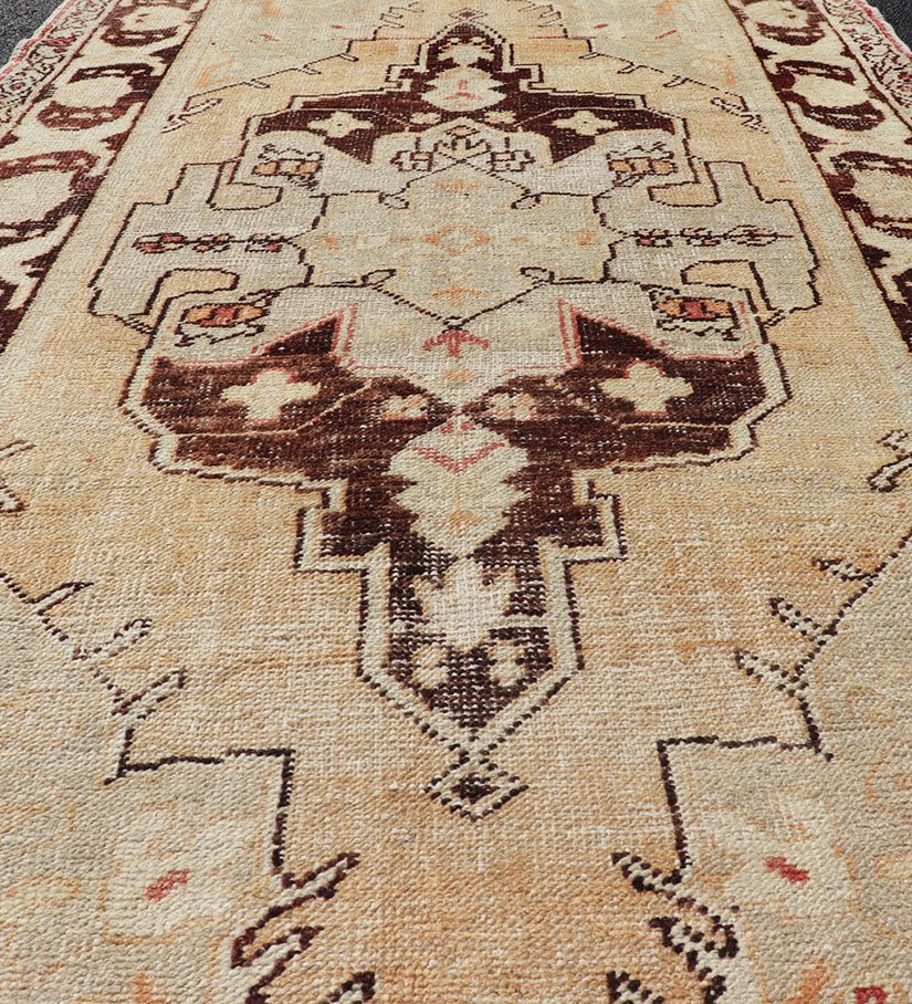 Vintage Turkish Oushak Rug in Orange, Brown, Taupe, and Light Green Vintage oushak from Turkey with Medallion design in various tones of orange, tan, sand, taupe, brown, and light green. Keivan Woven Arts / rug EN - 176290, country of origin / typ... - Keivan Woven ArtsEN - 176290 - 17448Rug