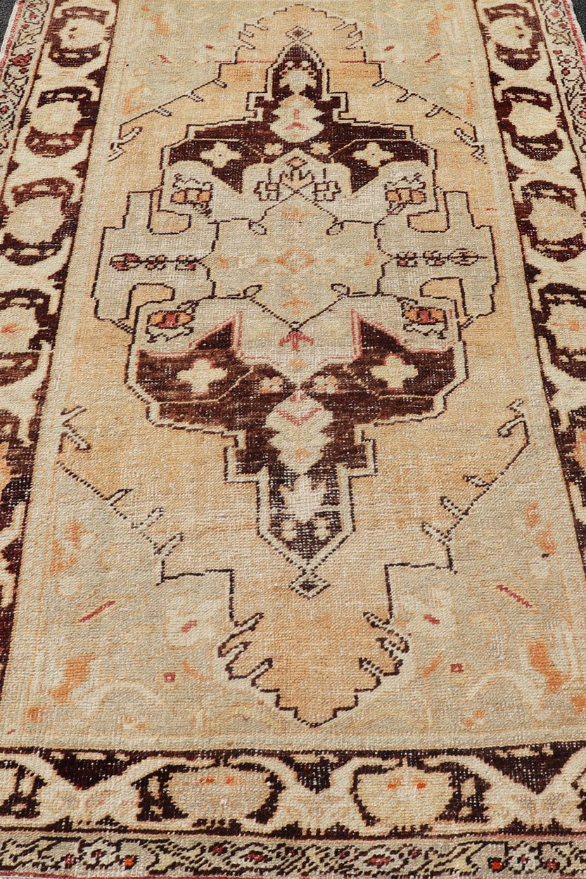 Vintage Turkish Oushak Rug in Orange, Brown, Taupe, and Light Green Vintage oushak from Turkey with Medallion design in various tones of orange, tan, sand, taupe, brown, and light green. Keivan Woven Arts / rug EN - 176290, country of origin / typ... - Keivan Woven ArtsEN - 176290 - 17448Rug