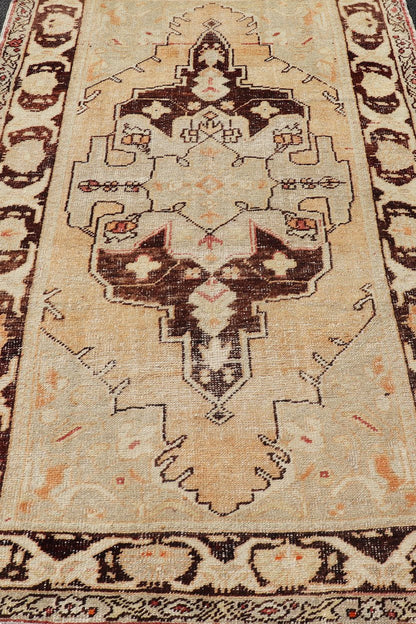 Vintage Turkish Oushak Rug in Orange, Brown, Taupe, and Light Green Vintage oushak from Turkey with Medallion design in various tones of orange, tan, sand, taupe, brown, and light green. Keivan Woven Arts / rug EN - 176290, country of origin / typ... - Keivan Woven ArtsEN - 176290 - 17448Rug